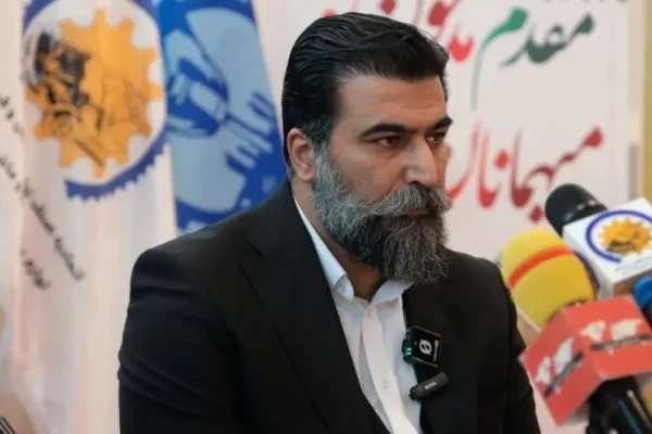 آقای احمد حسینی - مدیر